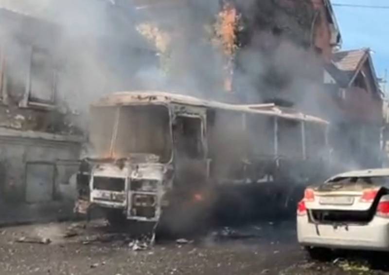 Donetskin keskustassa Ukrainan armeija iski, matkustajabussi joutui tulen alle