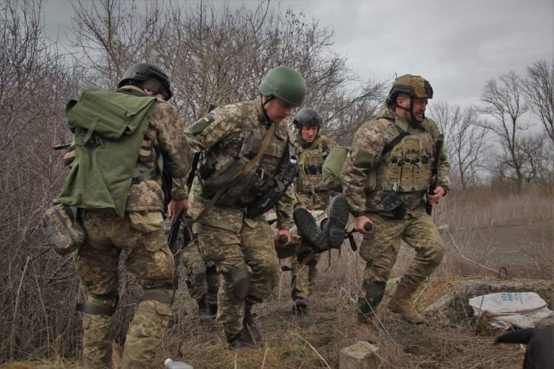 Prensa occidental: más de 10 soldados ucranianos esperan prótesis de una o dos piernas después de participar en las hostilidades