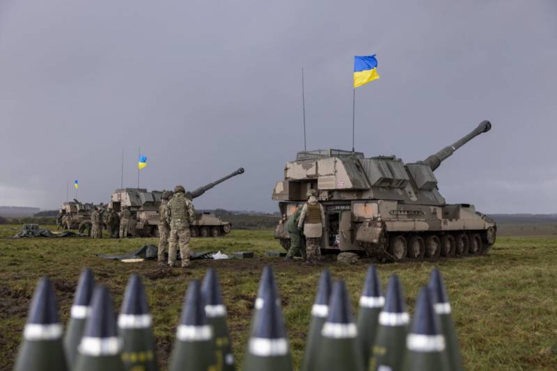 Inggris ngrampungake latihan klompok kru Ukrainia kaping pindho kanggo bedhil mandhiri AS-90 Inggris