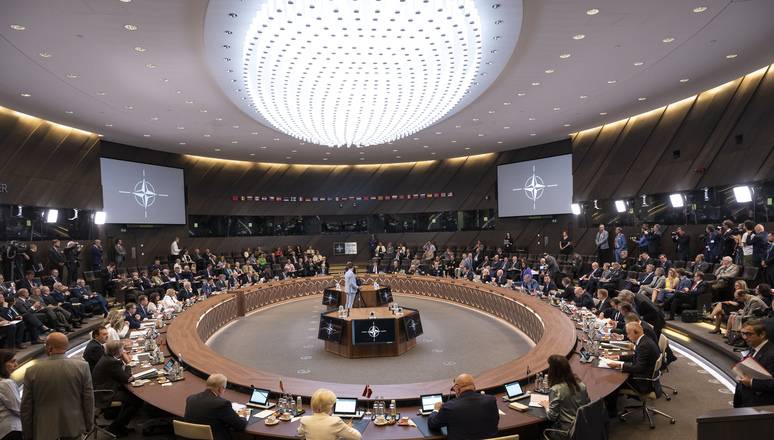 НАТО откроет представительство в Токио позднее ранее обозначенных сроков