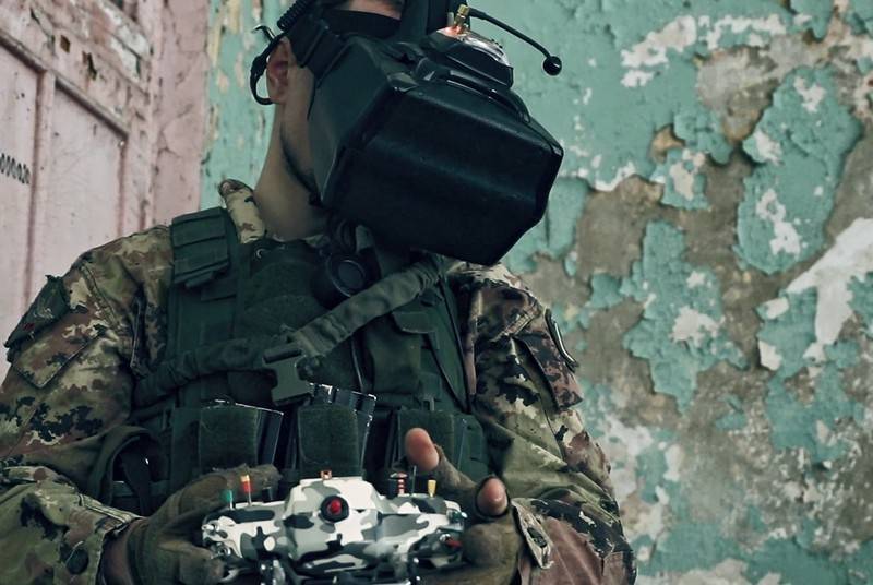 In Rusland hebben ze een speciaal apparaat gemaakt waarmee kamikaze-drones in de "slaapstand" kunnen staan ​​terwijl ze wachten op een commando om aan te vallen
