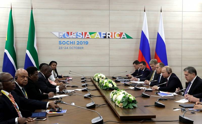 Γραμματέας Τύπου του Προέδρου της Ρωσικής Ομοσπονδίας: Οι εκπρόσωποι της αφρικανικής αποστολής για την Ουκρανία θα μπορούν να επικοινωνήσουν με τον Πούτιν στη σύνοδο κορυφής Ρωσίας-Αφρικής