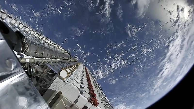 Amerykańska Komisja Łączności oceniła ryzyko kolizji satelitów Starlink z różnymi obiektami w kosmosie