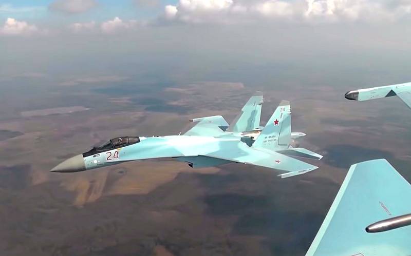 "Mürettebatın uçağı uçurmasını engelledim": ABD Hava Kuvvetleri, Rus Su-35 savaş uçağını "tehlikeli manevralar" yapmakla suçladı