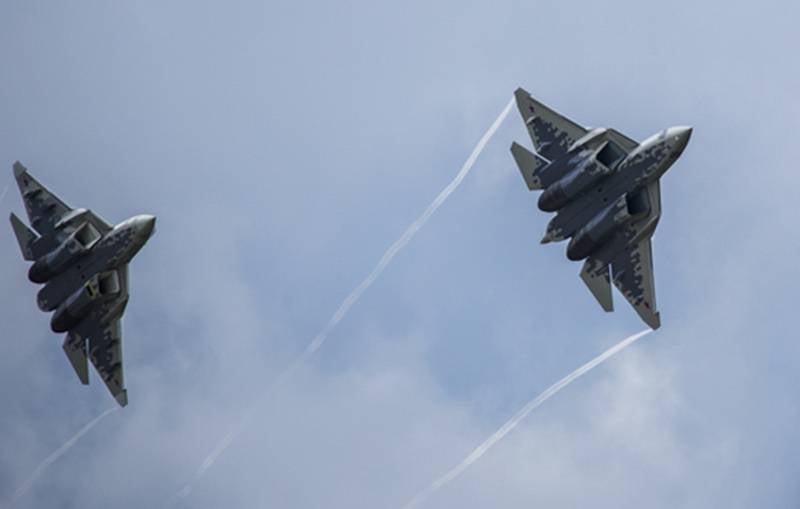 A fonte informou que o caça Su-57 recebeu novos mísseis com alcance de até 300 km.