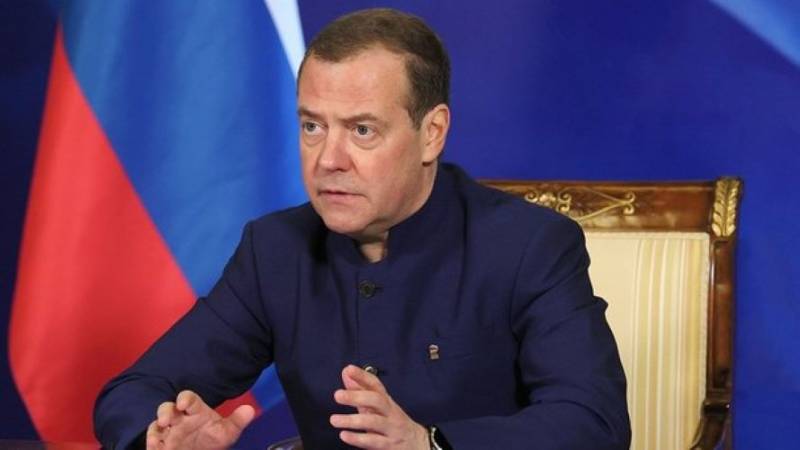 Medveděv: Západ se stává spoluviníkem ve válce proti Rusku