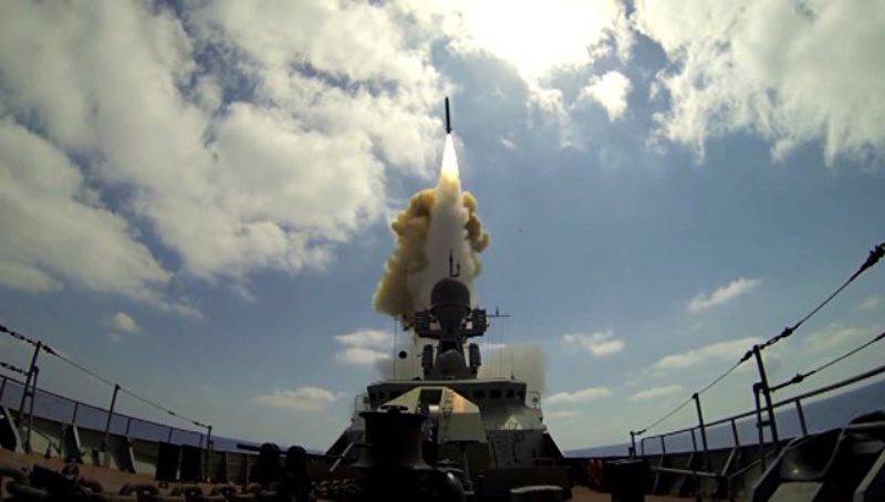 国防省は、ウクライナ海軍の無人ボート基地への巡航ミサイル「キャリバー」による攻撃を確認した。