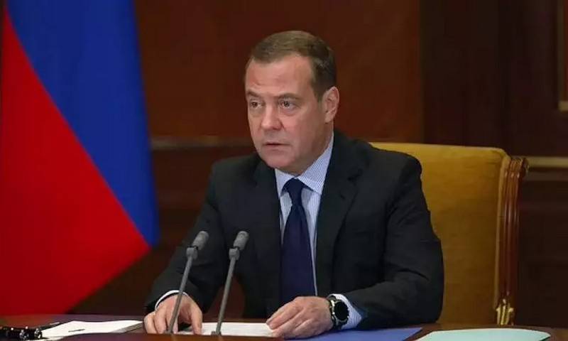“La paz no se quiere ni en Kiev ni en Washington”: Medvedev calificó de “pérdida de dinero” la multimillonaria ayuda estadounidense a Ucrania