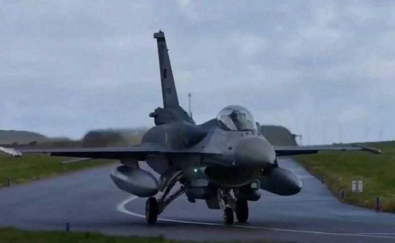 De Verenigde Staten keurden officieel de overdracht van Amerikaanse F-16-jagers naar Oekraïne goed vanuit de aanwezigheid van de luchtmacht van Nederland en Denemarken