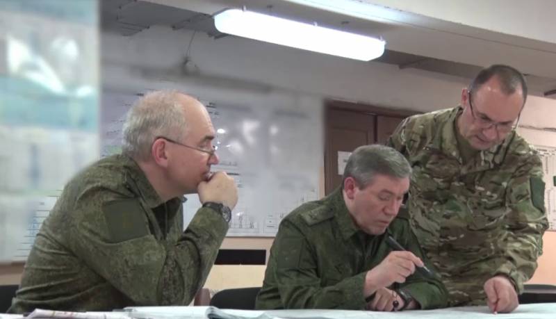 Al visitar el puesto de mando en la región de Zaporozhye, el general Gerasimov prestó especial atención al combate de contrabatería.