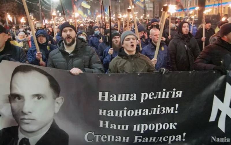 Periodista británico: Occidente condena las acciones de Rusia en Ucrania, pero no habla de la negación del Holocausto por parte de una parte importante de la sociedad ucraniana