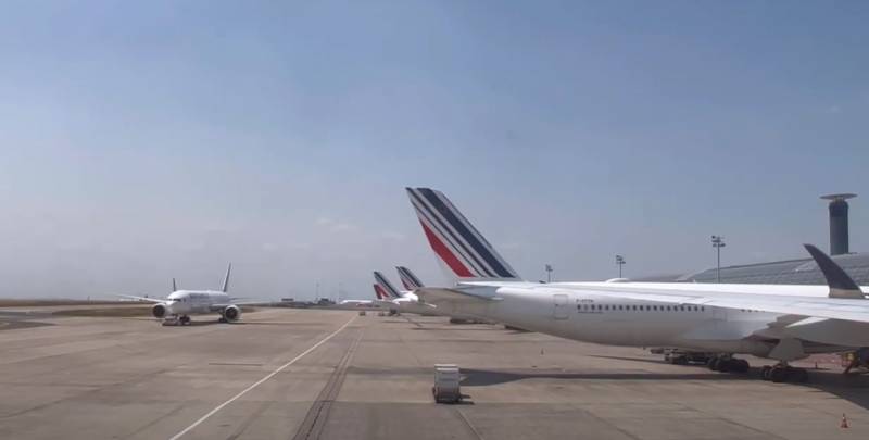 Gli aerei delle compagnie aeree europee non possono volare in Niger senza rifornimento di carburante, decine di voli verso i paesi africani vengono cancellati