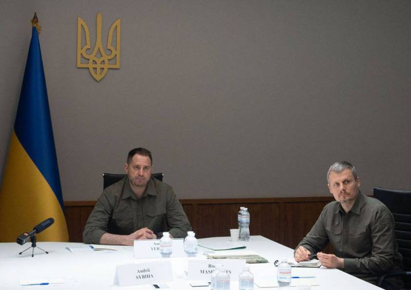 L'administration américaine a convoqué presque tout le haut commandement des forces armées ukrainiennes et la direction des services spéciaux ukrainiens à une réunion en ligne