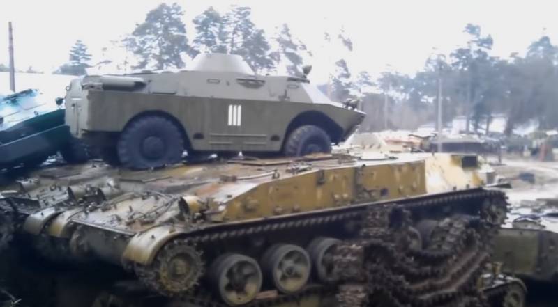 Westerse pers: bijna de helft van de gepantserde voertuigen werd verwijderd uit de grootste opslagbasis van de Russische strijdkrachten