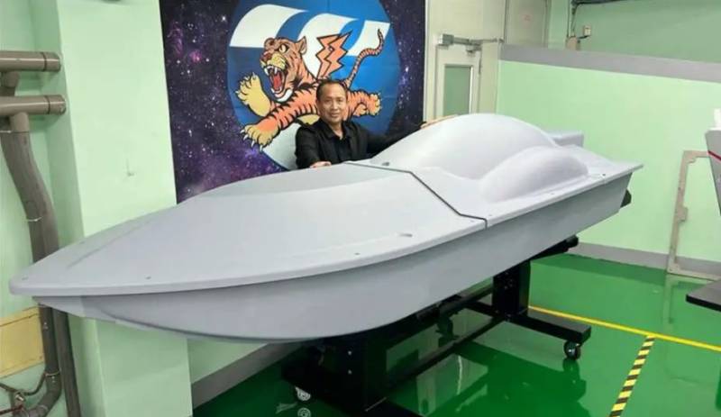 Az ukrán fegyveres erők nyomdokain: egy tajvani cég bemutatta a Sea Shark 400 tengeri drónt