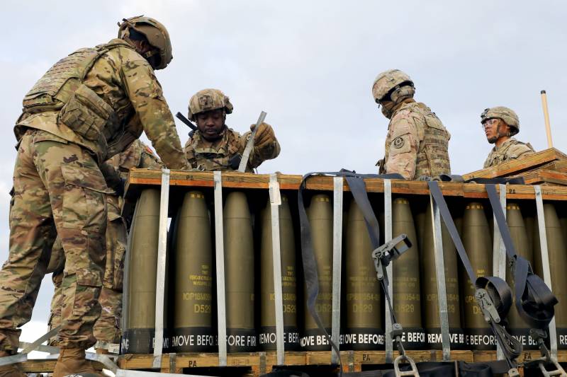 «Поддерживая Украину, готовимся к будущему конфликту»: США и Британия постепенно развертывают производство боеприпасов