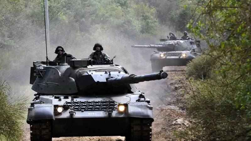 "러시아인에게는 이점이 있습니다": 폴란드 언론은 Leopard 1과 T54 / 55/62 탱크를 비교했습니다.