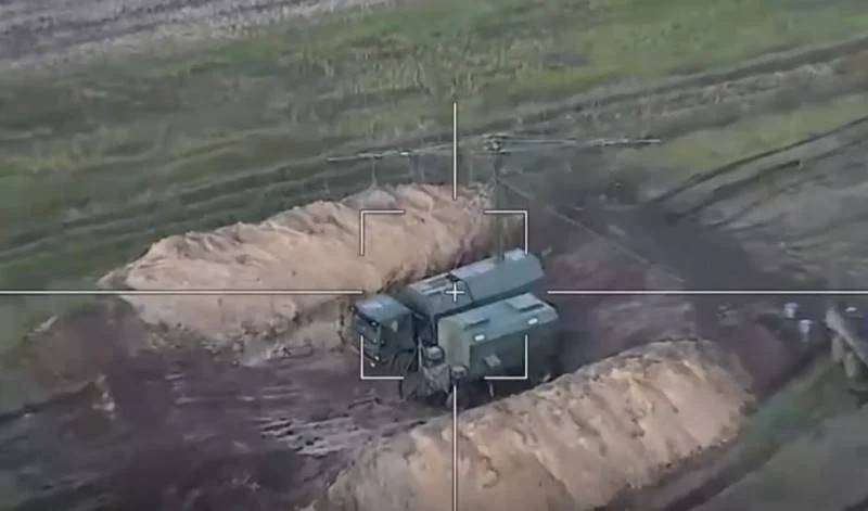 “Aanval op de luchtverdedigingsinfrastructuur van Oekraïne”: de Lancet-drone vernietigde de P-18-radar van de strijdkrachten van Oekraïne