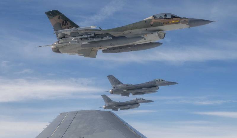 «Поборются с российскими МиГами»: британский «эксперт» объяснил роль истребителей F-16 на Украине