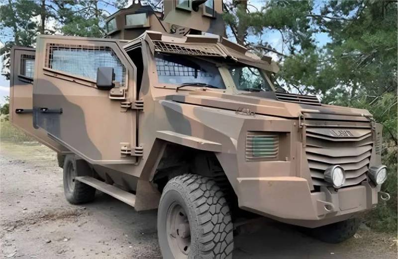 "Pas une seule munition ne pénétrera dans la voiture": les soldats des Forces armées ukrainiennes ont apprécié le véhicule blindé LAVR