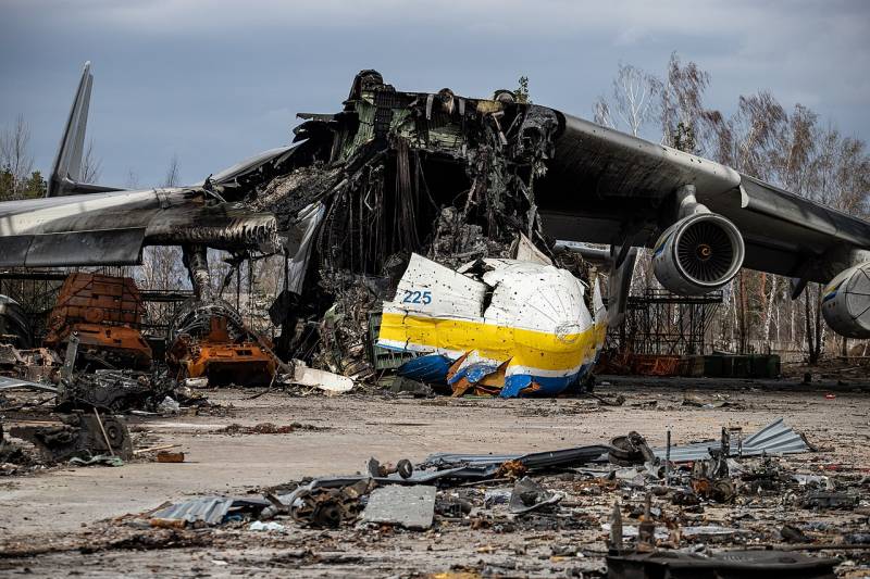 Ukrainian technical specialists remove the surviving parts of the Mriya aircraft destroyed at the Gostomel airport