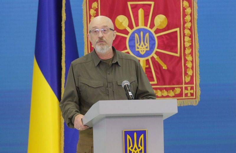 "الحد الأدنى لمدة ستة أشهر": أكد وزير الدفاع الأوكراني أن طيارين أوكرانيين من طراز F-16 سيتخرجون في غضون ستة أشهر