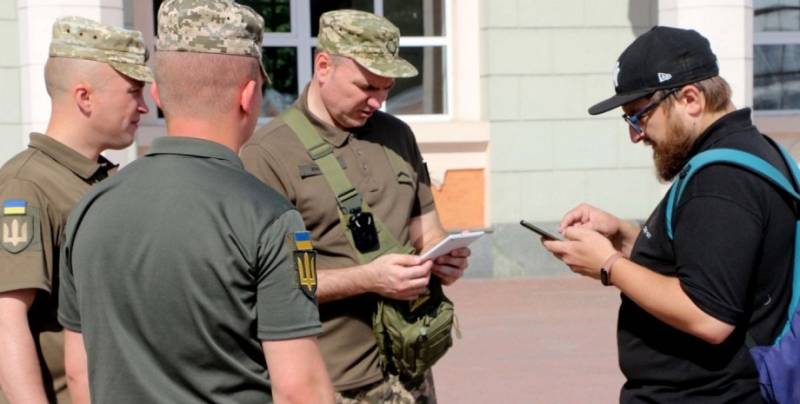 Ukrayna askeri kayıt bürosu çalışanı ile engelli bir adam arasındaki kaba iletişimin görüntüleri yayınlandı