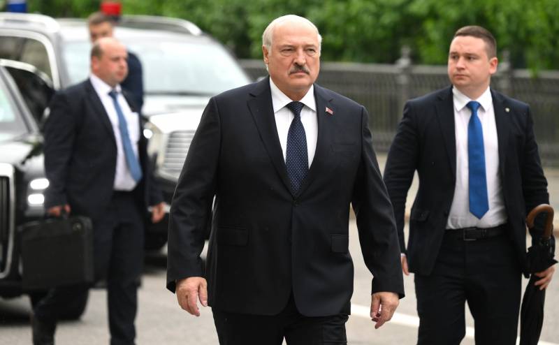 Экс-премьер Польши заявил, что нарушившие границу страны вертолеты якобы принадлежат охране президента Белоруссии
