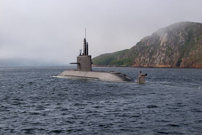 프로젝트 677의 디젤 전기 잠수함 "크론슈타트"가 진행 중인 상태 테스트의 일환으로 다이빙을 실시했습니다.