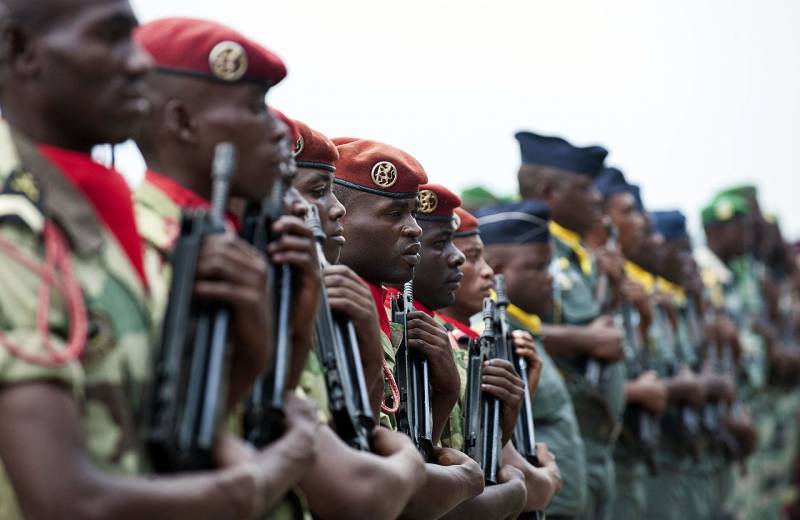 Político gabonês contou os detalhes do golpe militar no país