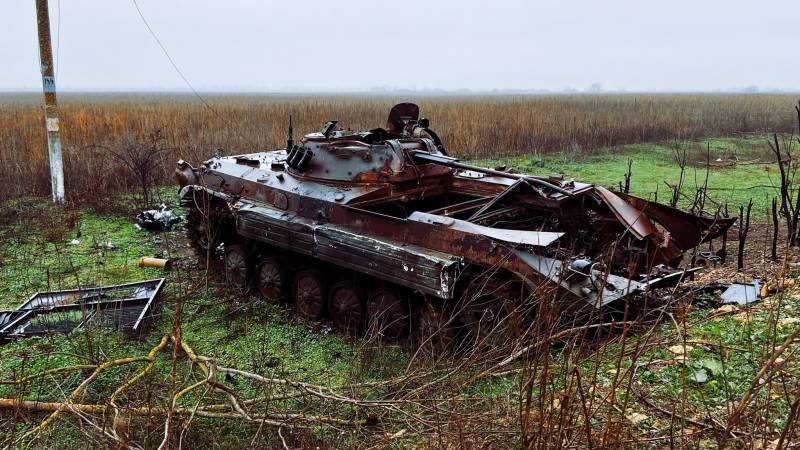 La défaite de deux véhicules de combat d'infanterie ukrainiens à l'aide de drones FPV "Phoenix-mini" a frappé le cadre
