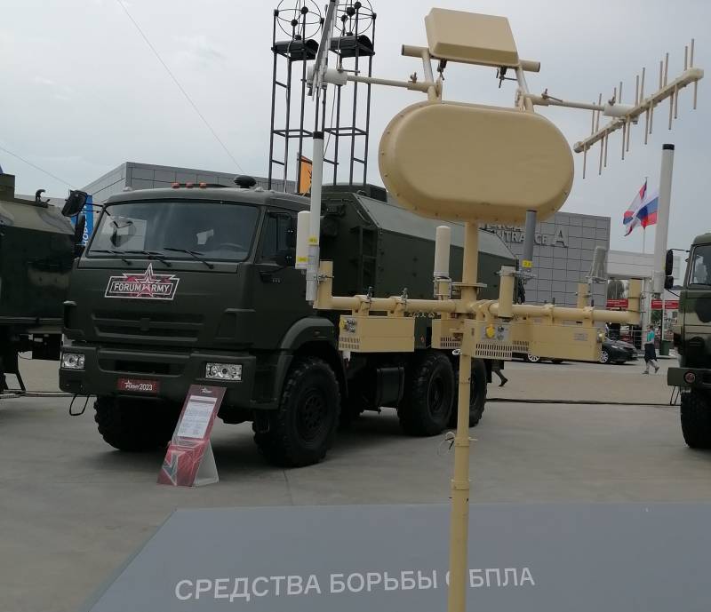 На форуме «Армия 2023» представлен комплект оборудования РБ-504П-Э для борьбы с роем дронов
