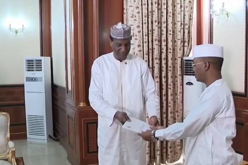 Thủ tướng mới do quân đội bổ nhiệm của Niger thăm nước láng giềng Chad