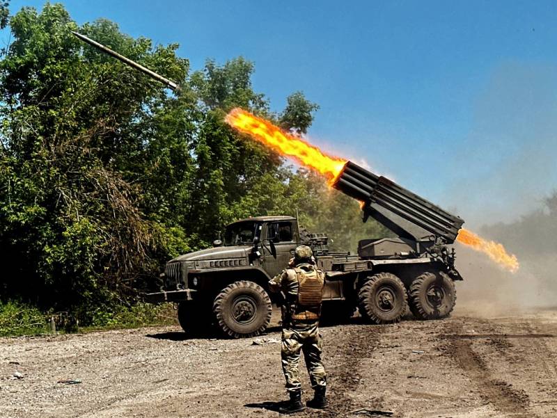 Edition américaine : Alors que les forces armées ukrainiennes tentent de percer les défenses russes au sud, la Russie lance une offensive « furtive » au nord