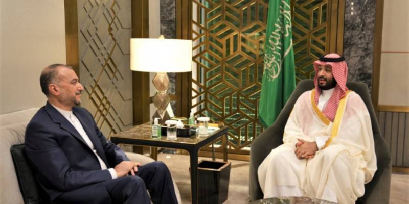 Kroonprins van Saoedi-Arabië Mohammed bin Salman ontmoet de Iraanse minister van Buitenlandse Zaken in Jeddah