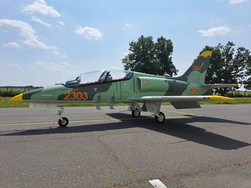 चेक गणराज्य में वियतनामी वायु सेना के लिए पहला धारावाहिक लड़ाकू प्रशिक्षण विमान L-39NG दिखाया गया