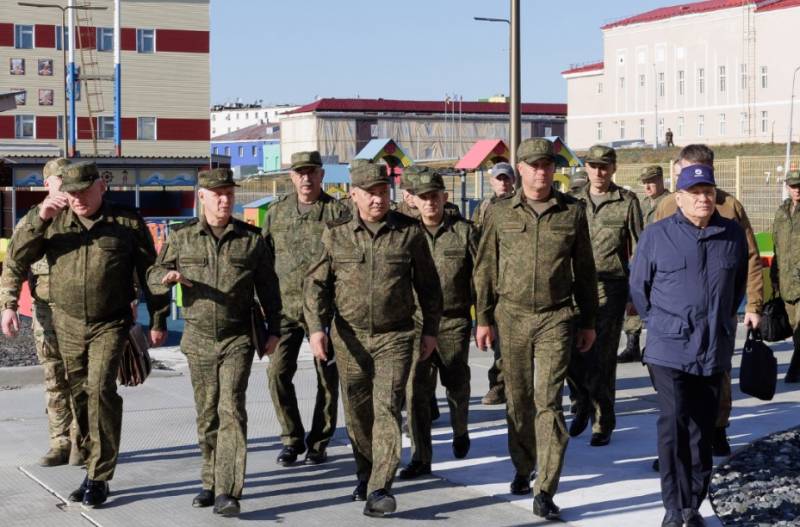 Ο υπουργός Άμυνας της Ρωσίας πραγματοποίησε επιθεώρηση στις φρουρές της Αρκτικής