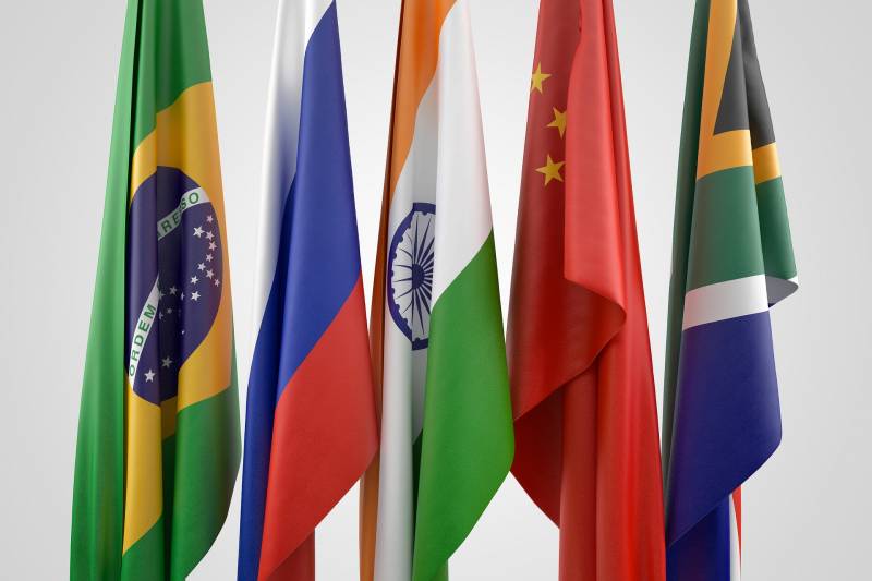 Nyugati sajtó: Az Egyesült Arab Emírségek fontolgatják a BRICS bankba való befektetés növelését