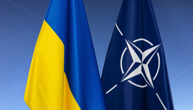Tổng thư ký NATO hứa tiếp tục hỗ trợ Ukraine cho đến khi "chiến thắng" trong cuộc xung đột vũ trang
