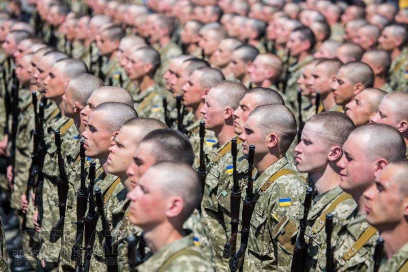 우크라이나의 Verkhovna Rada는 징병 연령을 17세로 낮추는 것을 제안했습니다.