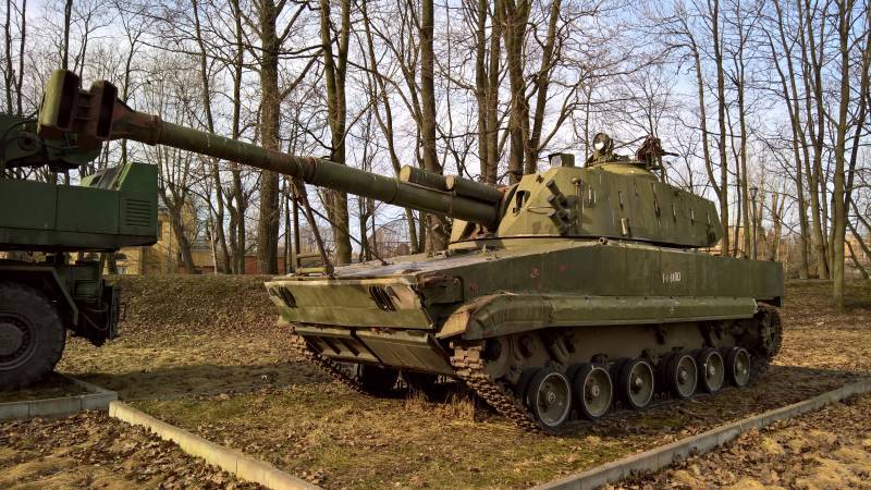 Kurganmashzavod a confirmé que des travaux étaient en cours pour créer un nouvel obusier automoteur flottant de 152 mm basé sur le canon automoteur 2S18 Pat-S.