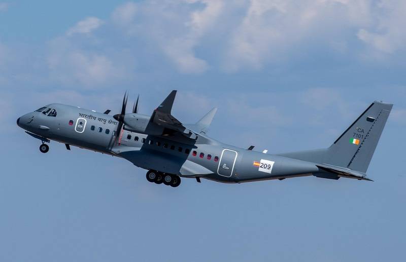 Det första lätta militära transportflygplanet CASA C-295MW gick i tjänst med det indiska flygvapnet