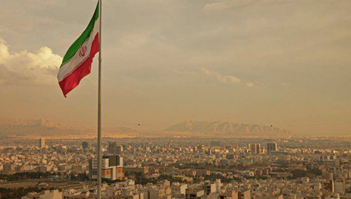 تهران تصمیم سه کشور اروپایی برای تمدید تحریم‌ها علیه ایران در چارچوب برجام را غیرقانونی خواند