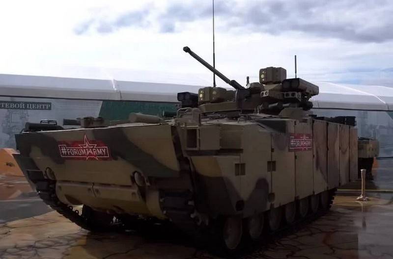 Nadějné bojové vozidlo pěchoty na platformě Kurganets-25 dostalo novou konfiguraci s náhradním podvozkem