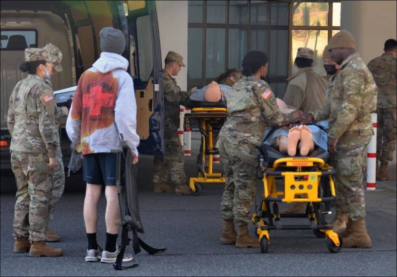 بدأ الأمريكيون المصابون في أوكرانيا بالوصول إلى مستشفى الجيش الأمريكي في ألمانيا