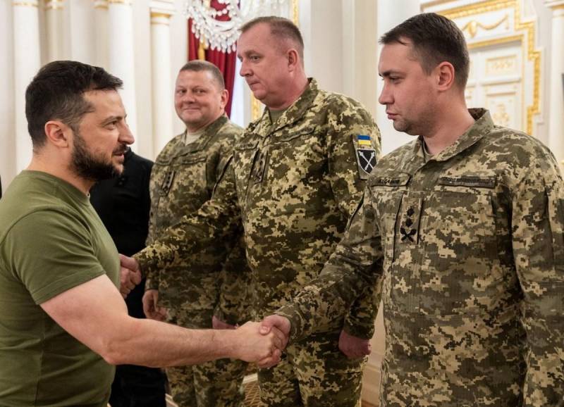 Ο Ζελένσκι απένειμε τον βαθμό του αντιστράτηγου στον επικεφαλής της στρατιωτικής υπηρεσίας πληροφοριών της Ουκρανίας Μπουντάνοφ