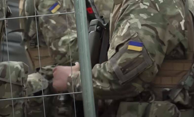 우크라이나 정권은 국가를 떠난 병역 의무자들의 인도를 위해 다른 나라로 향할 가능성을 인정했습니다.