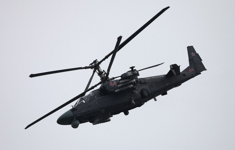 Появились кадры уничтожения экипажами вертолётов Ка-52 и Ми-35 опорного пункта ВСУ под Красным Лиманом