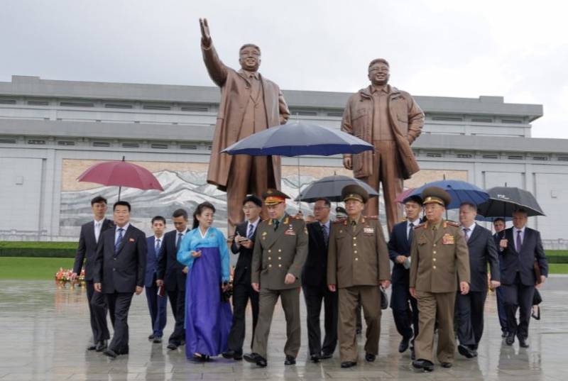 Η Ουάσιγκτον απείλησε τη Βόρεια Κορέα με «συνέπειες» για πιθανές προμήθειες πυρομαχικών και όπλων στη Ρωσία