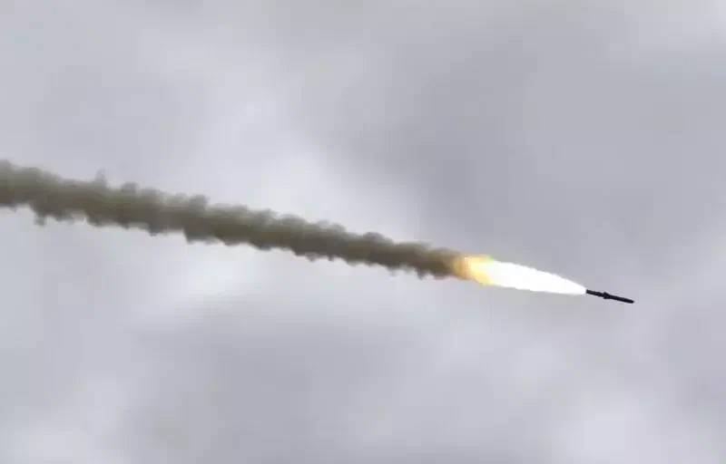 Појавио се снимак ракетног напада на индустријско предузеће у Запорожју